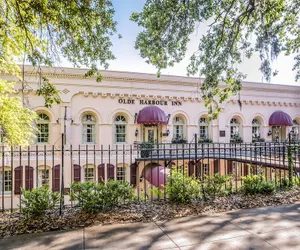 Photo 2 - Olde Harbour Inn, Historic Inns of Savannah.