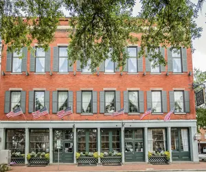 Photo 2 - East Bay Inn, Historic Inns of Savannah Collection