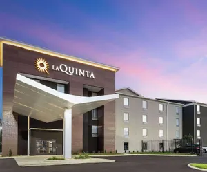 Photo 2 - La Quinta Inn & Suites by Wyndham Memphis I-240