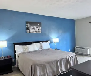 Photo 4 - Budgetel Inn & Suites
