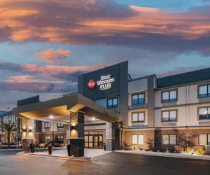 Photo 2 - Best Western Plus Savannah Gateway