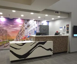 Photo 3 - Best Western Plus Savannah Gateway