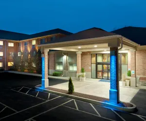 Photo 2 - Holiday Inn Express and Suites by IHG