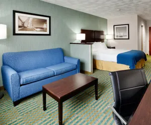 Photo 3 - Holiday Inn Express and Suites by IHG