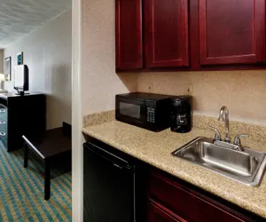 Photo 5 - Holiday Inn Express and Suites by IHG