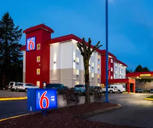 Photo 2 - Motel 6 Wilsonville, OR - Portland