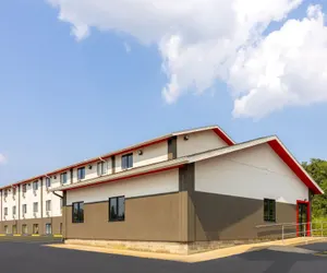 Photo 2 - Super 8 by Wyndham St. Clairsville OH/Wheeling WV Area