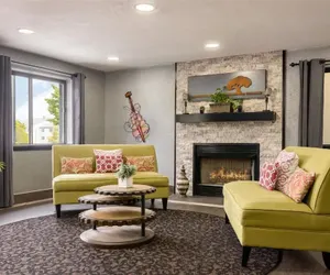 Photo 5 - Luxe Studios