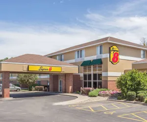 Photo 2 - Super 8 by Wyndham Madison South