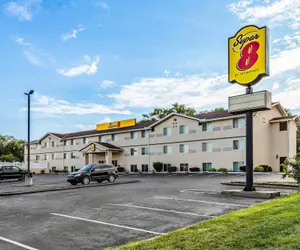 Photo 2 - Super 8 by Wyndham Independence Kansas City