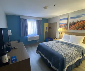 Photo 4 - Days Inn by Wyndham Brunswick Bath Area