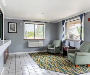 Photo 5 - Super Inn by OYO Lansing MI