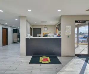 Photo 2 - Super 8 by Wyndham Hot Springs