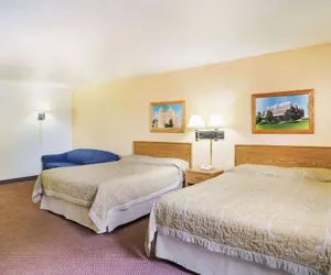 Photo 5 - Super 8 by Wyndham Hot Springs