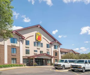 Photo 2 - Super 8 by Wyndham Bloomington/Airport