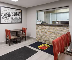 Photo 3 - Super 8 by Wyndham Latham/Albany Airport