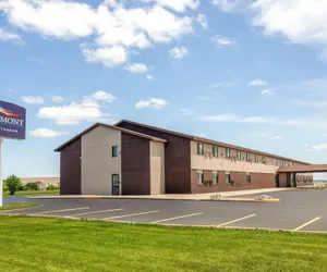 Photo 2 - Baymont by Wyndham Oshkosh Airport