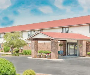 Photo 2 - Super 8 by Wyndham Green Bay Near Stadium