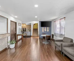 Photo 4 - Super 8 by Wyndham Franklin