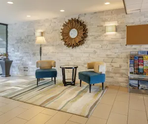 Photo 4 - Best Western Long Beach Inn