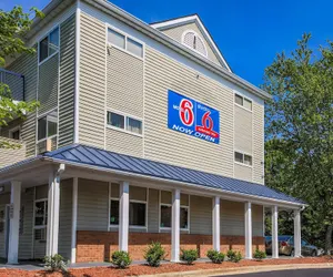 Photo 2 - Motel 6 Greensboro, NC - I-40