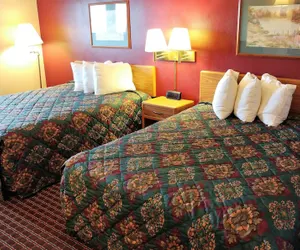 Photo 2 - Red Carpet Inn