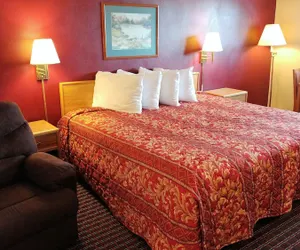 Photo 4 - Red Carpet Inn