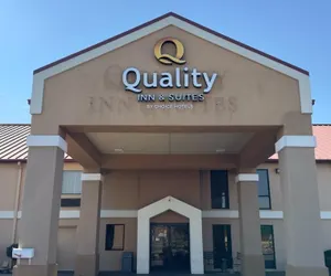 Photo 2 - Quality Inn & Suites Pine Bluff