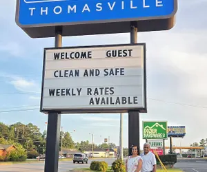 Photo 2 - Travelodge by Wyndham Thomasville AL