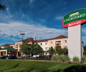 Photo 2 - Courtyard by Marriott Wichita East