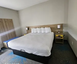 Photo 5 - Days Inn by Wyndham Jefferson City