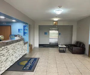 Photo 3 - Days Inn by Wyndham Jefferson City