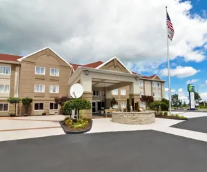 Photo 2 - Holiday Inn Express Hotel & Stes Port Clinton-Catawba Island, an IHG Hotel