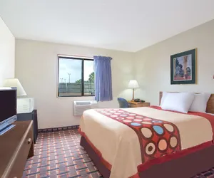Photo 4 - Super 8 by Wyndham Douglas
