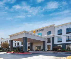 Photo 2 - La Quinta Inn & Suites by Wyndham Kennesaw