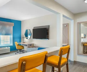 Photo 4 - HOLIDAY INN EXPRESS & SUITES INDIANAPOLIS - EAST by IHG