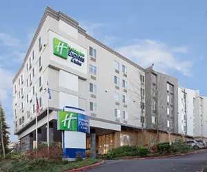 Photo 2 - Holiday Inn Express Hotel & Suites SeaTac by IHG