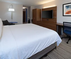 Photo 5 - Holiday Inn Express Hotel & Suites SeaTac, an IHG Hotel