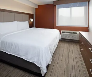 Photo 4 - Holiday Inn Express Hotel & Suites SeaTac by IHG