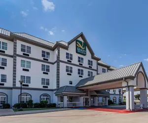 Photo 2 - Quality Inn & Suites I-35 E / Walnut Hill