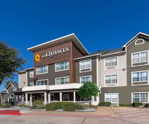 Photo 2 - La Quinta Inn & Suites by Wyndham Rockwall