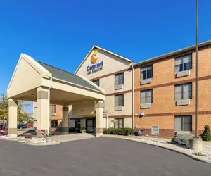 Photo 2 - Comfort Inn & Suites near Tinley Park Amphitheater