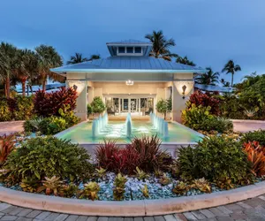 Photo 2 - Islander Resort