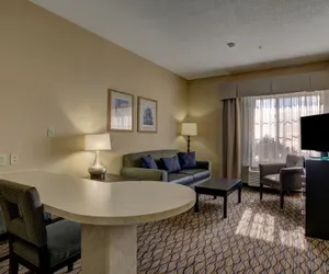 Photo 4 - Holiday Inn Hotel & Suites-Milwaukee Airport, an IHG Hotel