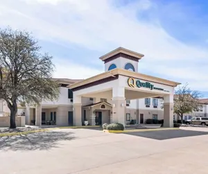 Photo 2 - Quality Inn & Suites - Granbury