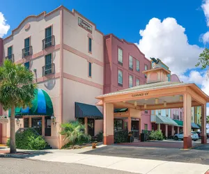 Photo 2 - Hampton Inn and Suites Amelia Island Historic Harbor Front