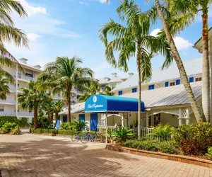 Photo 2 - Olde Marco Island Inn and Suites