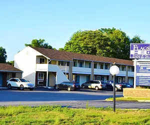 Photo 2 - Flagship Inn And Suites