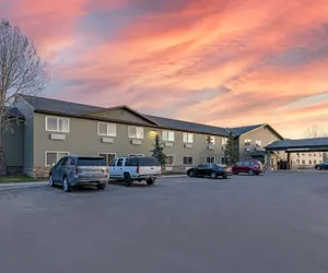 Photo 2 - Best Western Pinedale Inn