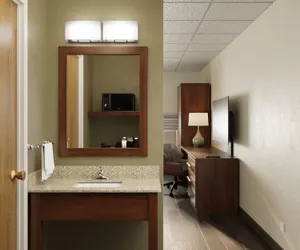 Photo 5 - Garner Hotel Butte Southeast by IHG